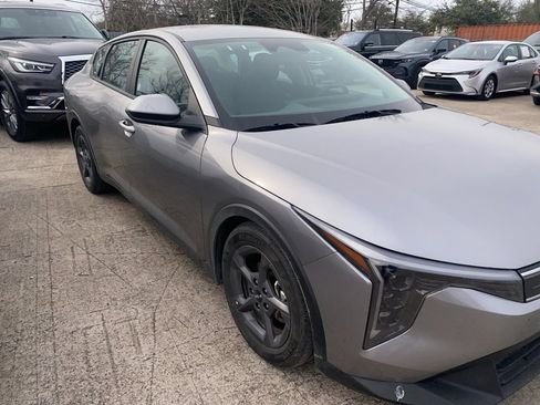 Used 2025 Kia K4 LXS image 3