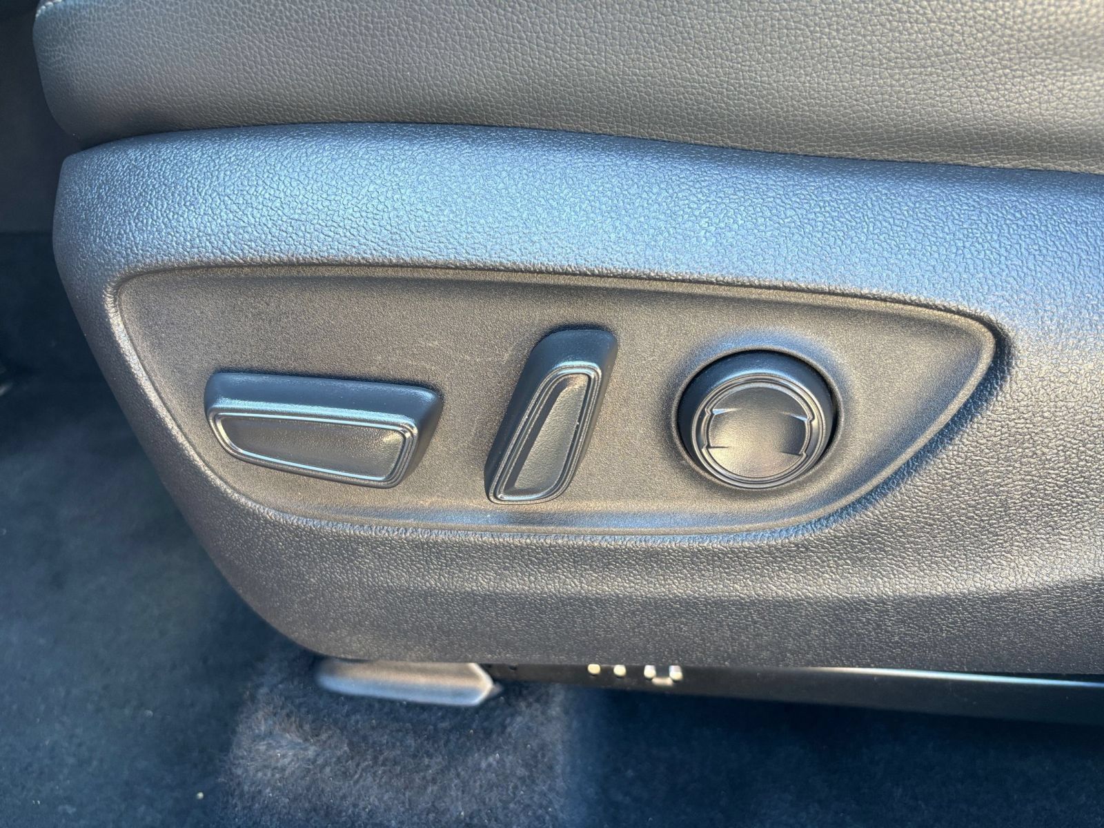 Used 2025 Toyota Highlander XSE AWD/4WD image 21