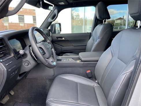 Used 2024 Lexus GX 550 image 24