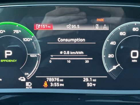 Used 2019 Audi e-tron Prestige w/ Prestige Package image 25