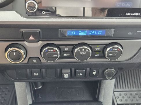 Certified 2022 Toyota Tacoma TRD Off-Road AWD/4WD image 13