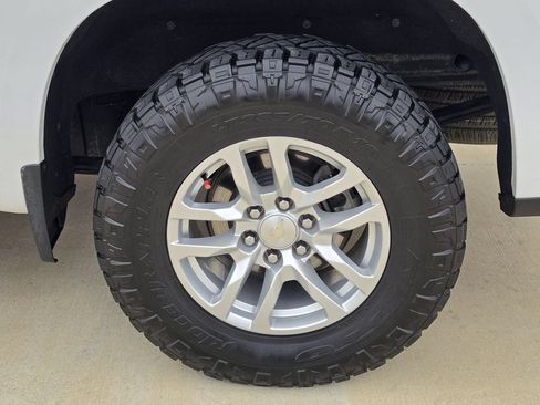 Used 2020 Chevrolet Silverado 1500 LTZ w/ LTZ Convenience Package AWD/4WD image 30