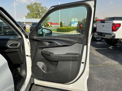Used 2023 Chevrolet TrailBlazer LT w/ Convenience Package FWD image 20
