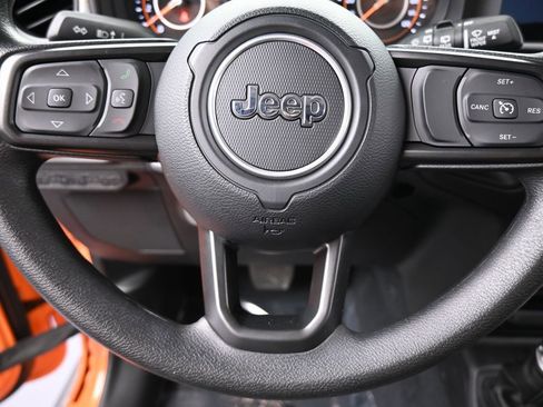 Used 2025 Jeep Wrangler Sport image 28