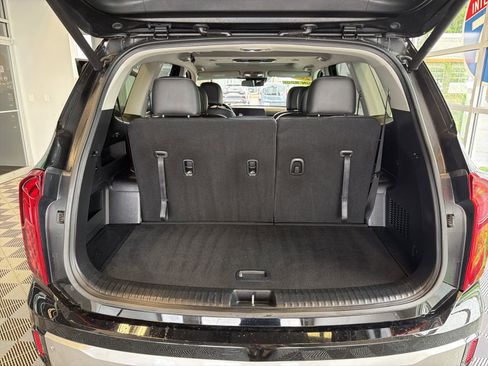 Used 2025 Kia Telluride S FWD image 13
