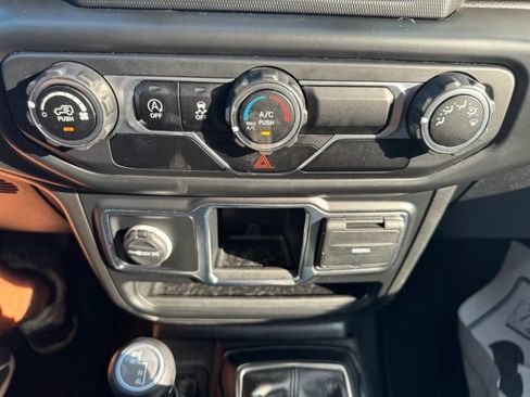 Used 2020 Jeep Gladiator Sport AWD/4WD image 13
