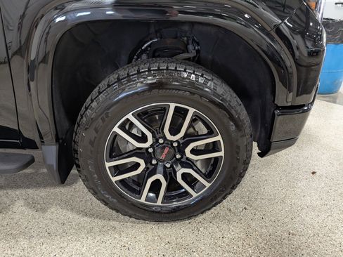 Used 2025 GMC Sierra 1500 AT4 w/ Technology Package AWD/4WD image 14