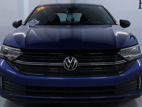 Used 2022 Volkswagen Jetta Sport image 2