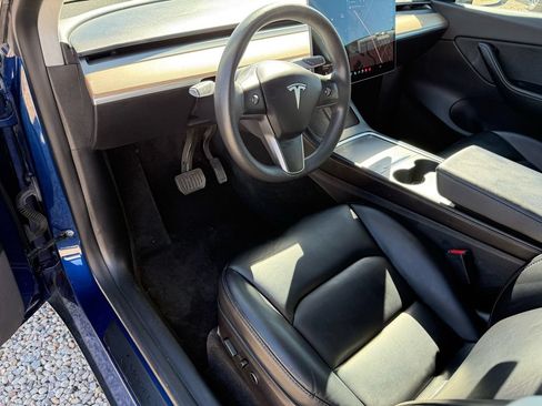 Used 2022 Tesla Model Y Long Range AWD/4WD image 30