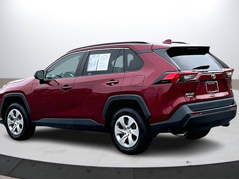 Used 2021 Toyota RAV4 LE image 6