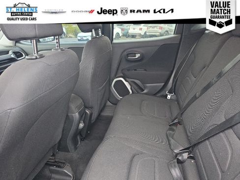 Used 2018 Jeep Renegade Latitude AWD/4WD image 10