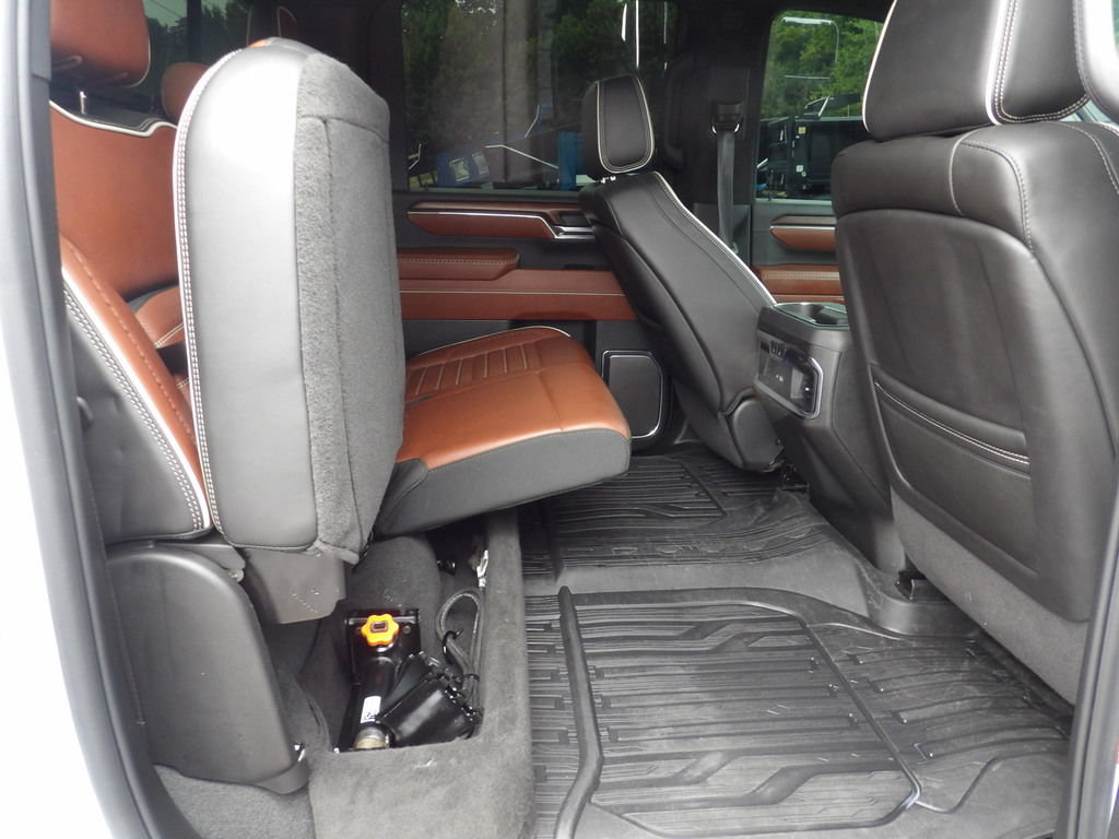 Used 2024 GMC Sierra 3500 Denali Ultimate AWD/4WD image 37