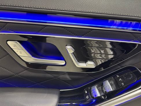 Used 2022 Mercedes-Benz S 580 4MATIC Sedan w/ AMG Line Package image 11