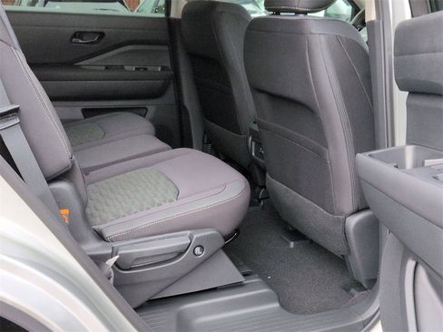 New 2025 Nissan Pathfinder SV image 18