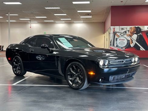 Used 2018 Dodge Challenger SXT Plus image 9