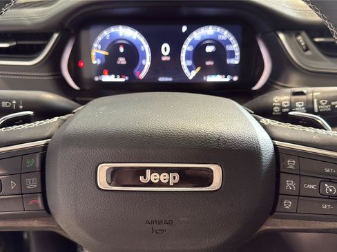 Used 2023 Jeep Grand Cherokee L Limited AWD/4WD image 25