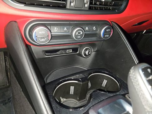 Used 2020 Alfa Romeo Giulia image 22