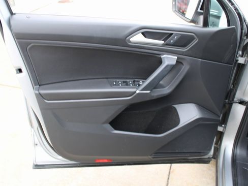 Certified 2020 Volkswagen Tiguan SE w/ Panoramic Sunroof Package image 7