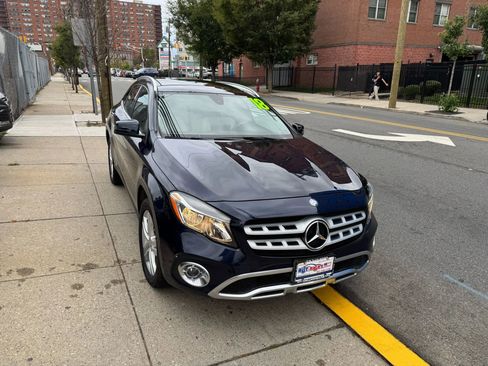 Used 2018 Mercedes-Benz GLA 250 4MATIC image 2