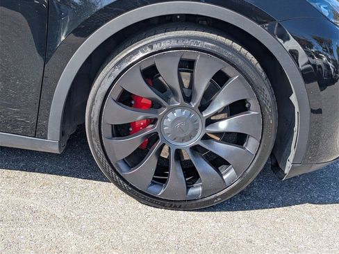 Used 2023 Tesla Model Y Performance image 9