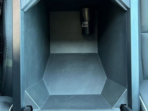 Used 2024 Tesla Cybertruck AWD Crew Cab image 41