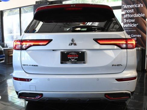 Used 2023 Mitsubishi Outlander Ralliart AWD/4WD image 16
