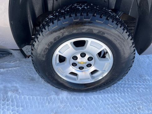 Used 2014 Chevrolet Suburban LT image 11