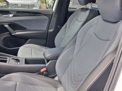 New 2026 Volkswagen Tiguan SE R-Line AWD/4WD image 16