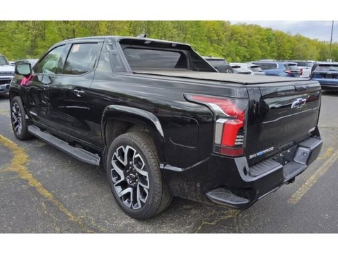 Used 2025 Chevrolet Silverado EV RST AWD/4WD image 2
