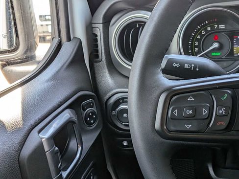 Used 2023 Jeep Wrangler Unlimited w/ Sun & Screen Package image 15