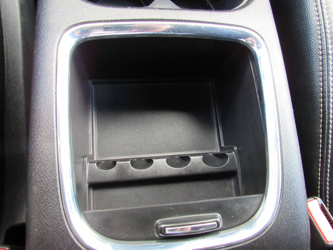 Used 2015 Dodge Grand Caravan SXT FWD image 27