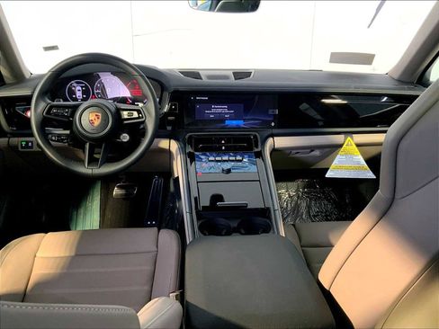 New 2026 Porsche Panamera 4 image 14