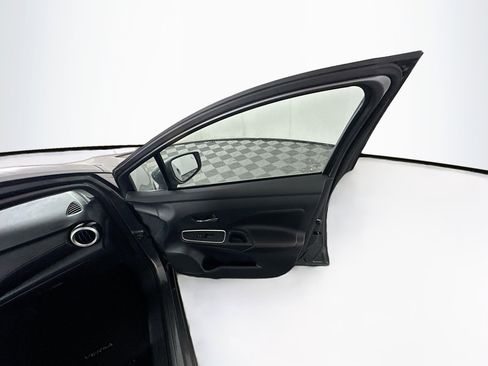 Used 2024 Nissan Versa SR image 29