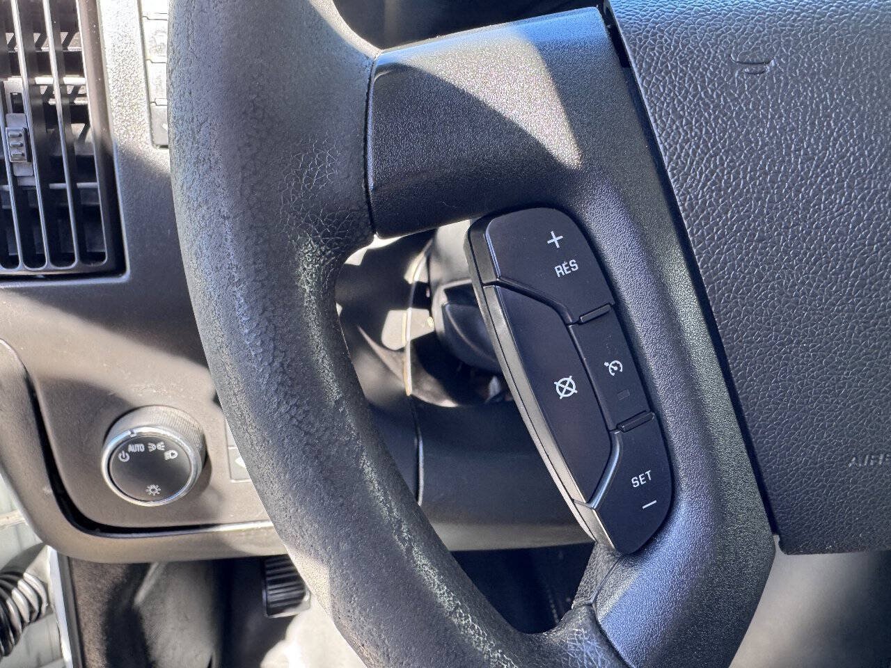 Used 2018 Chevrolet Express 3500 Extended w/ Driver Convenience Package RWD image 17