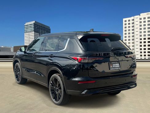New 2026 Mitsubishi Outlander LE image 3