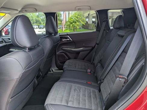 Used 2024 Mitsubishi Outlander SE AWD/4WD image 14