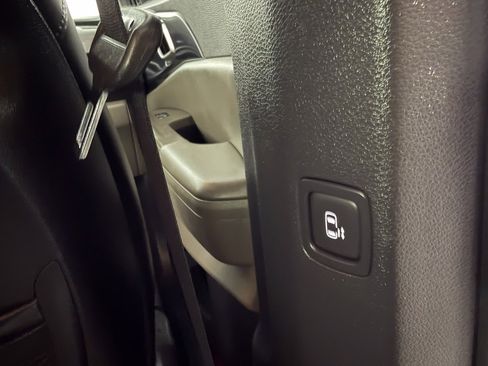 Used 2025 Kia Carnival image 31