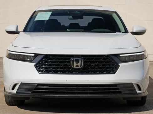 Used 2023 Honda Accord EX image 6