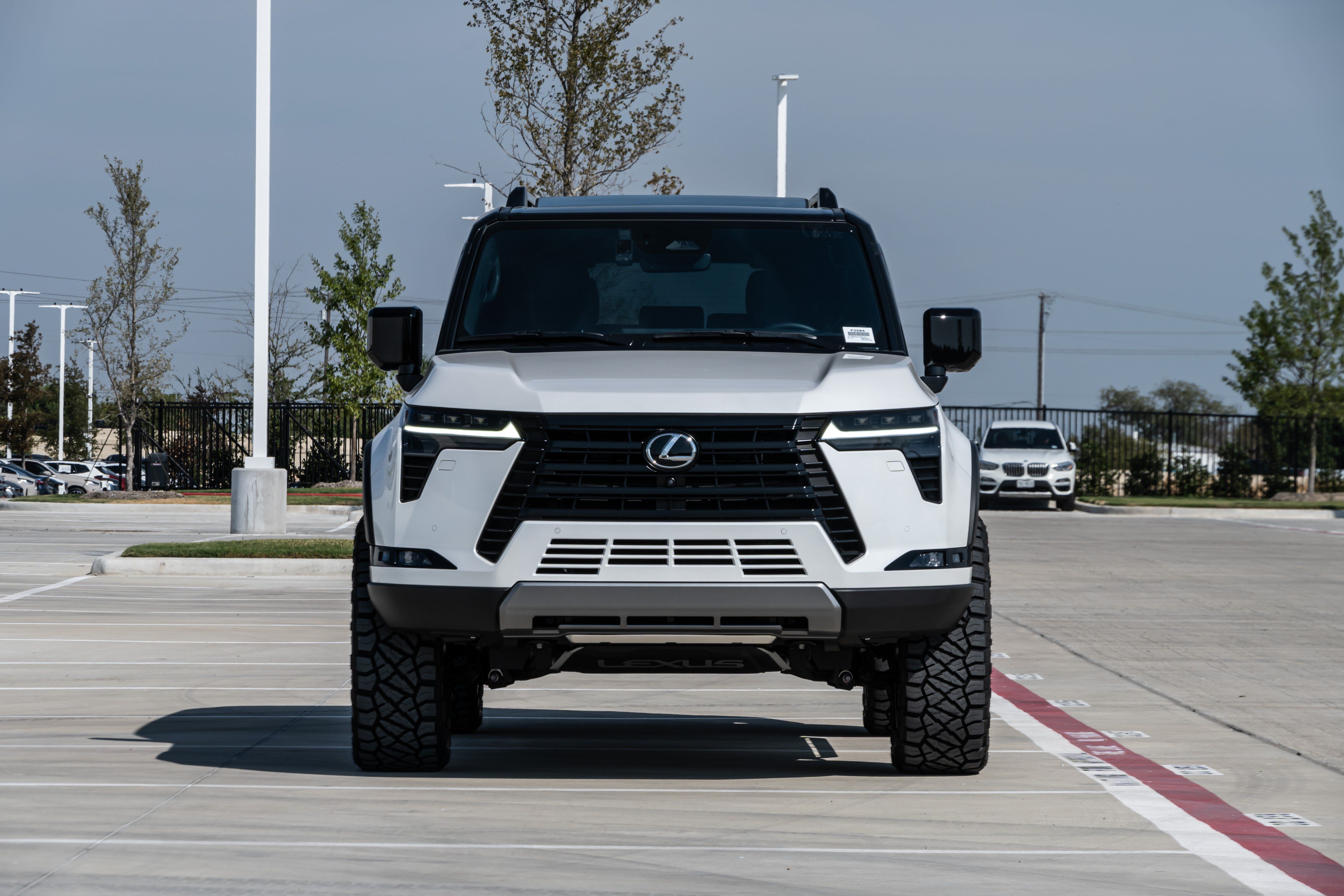 Used 2026 Lexus GX 550 AWD/4WD image 3