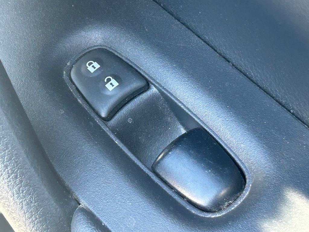 Used 2018 Nissan Rogue S FWD image 30