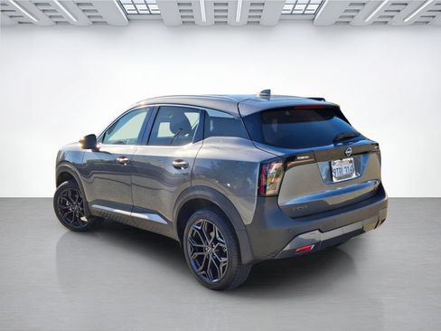 Certified 2025 Nissan Kicks SR FWD image 6
