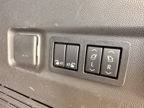 Used 2021 GMC Yukon XL SLT w/ SLT Luxury Plus Package image 8