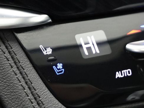 Used 2025 Cadillac XT6 Premium Luxury image 27