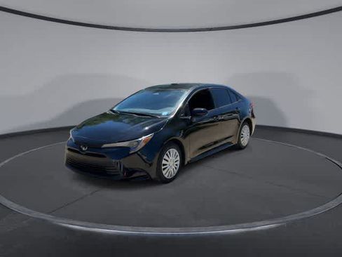 Used 2025 Toyota Corolla LE FWD image 4