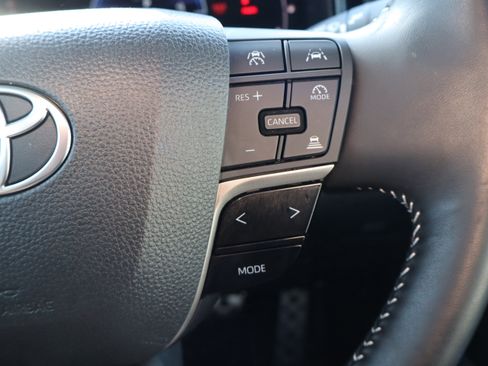 Used 2025 Toyota Camry SE w/ Multimedia Upgrade Package image 17