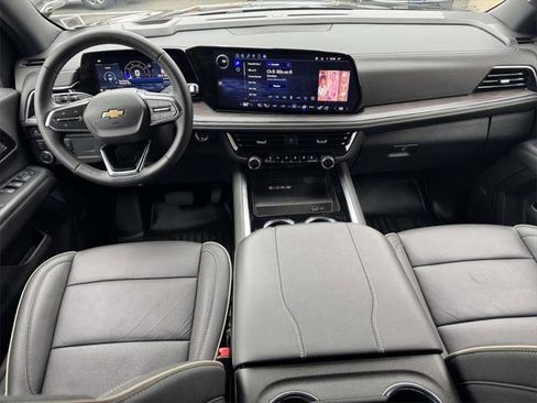 Used 2025 Chevrolet Suburban Premier image 13