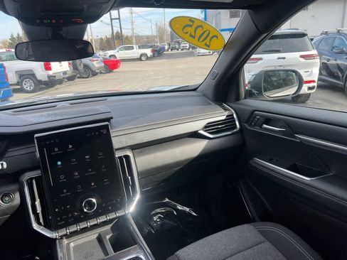 Certified 2025 GMC Acadia Elevation image 35