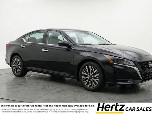 Used 2025 Nissan Altima 2.5 SV FWD image 1