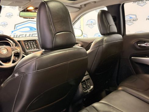 Used 2017 Jeep Cherokee Overland w/ Heavy Duty Protection Group image 16