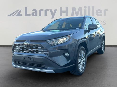 Used 2019 Toyota RAV4 Limited image 1